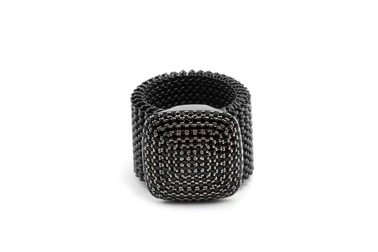 <b>Iconic Edge </b><br>Anello Bold con pavé di zirconi