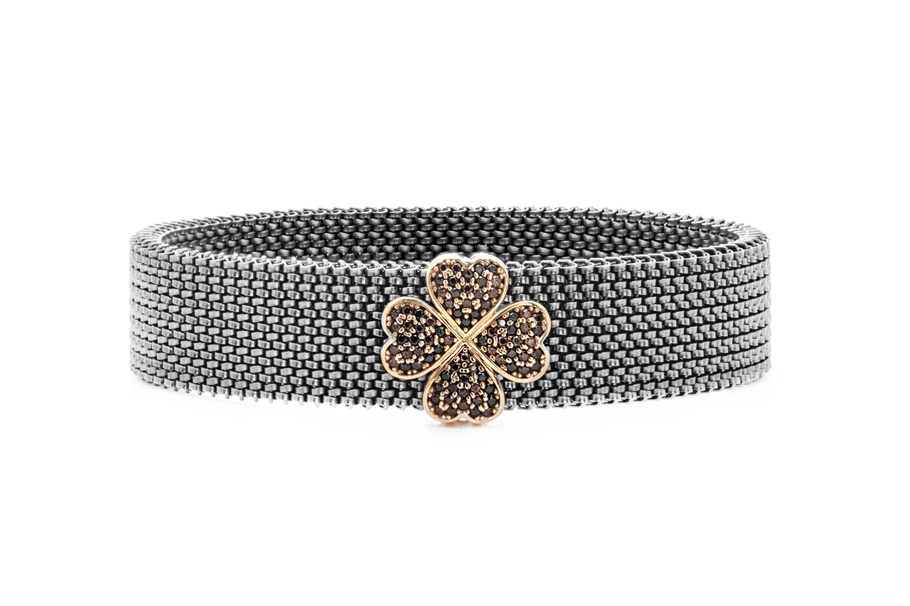 Bracciale acciaio elastico con decorazione a forma di quadrifoglio in argento e pavé di zirconi