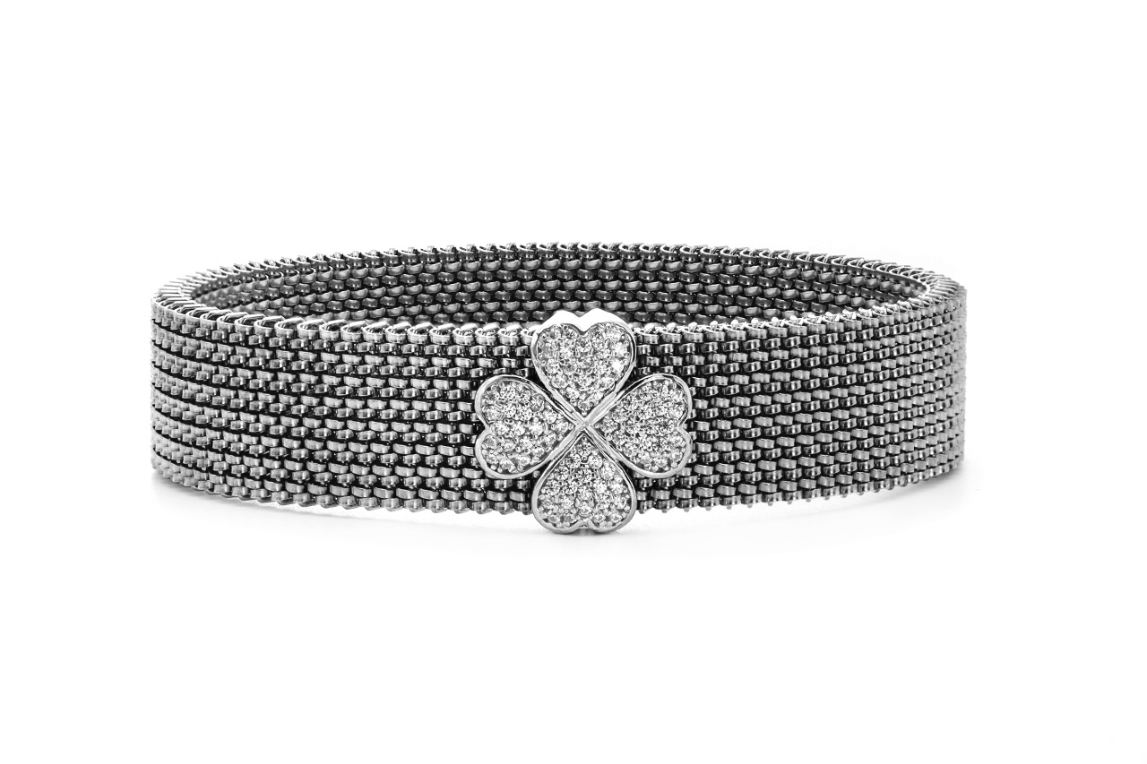 bracciale acciaio elastico con quadrifoglio in argento e pavé di zirconi