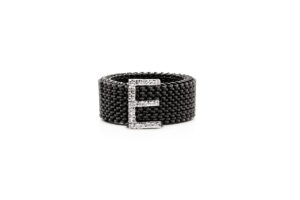 anello lettera diamanti