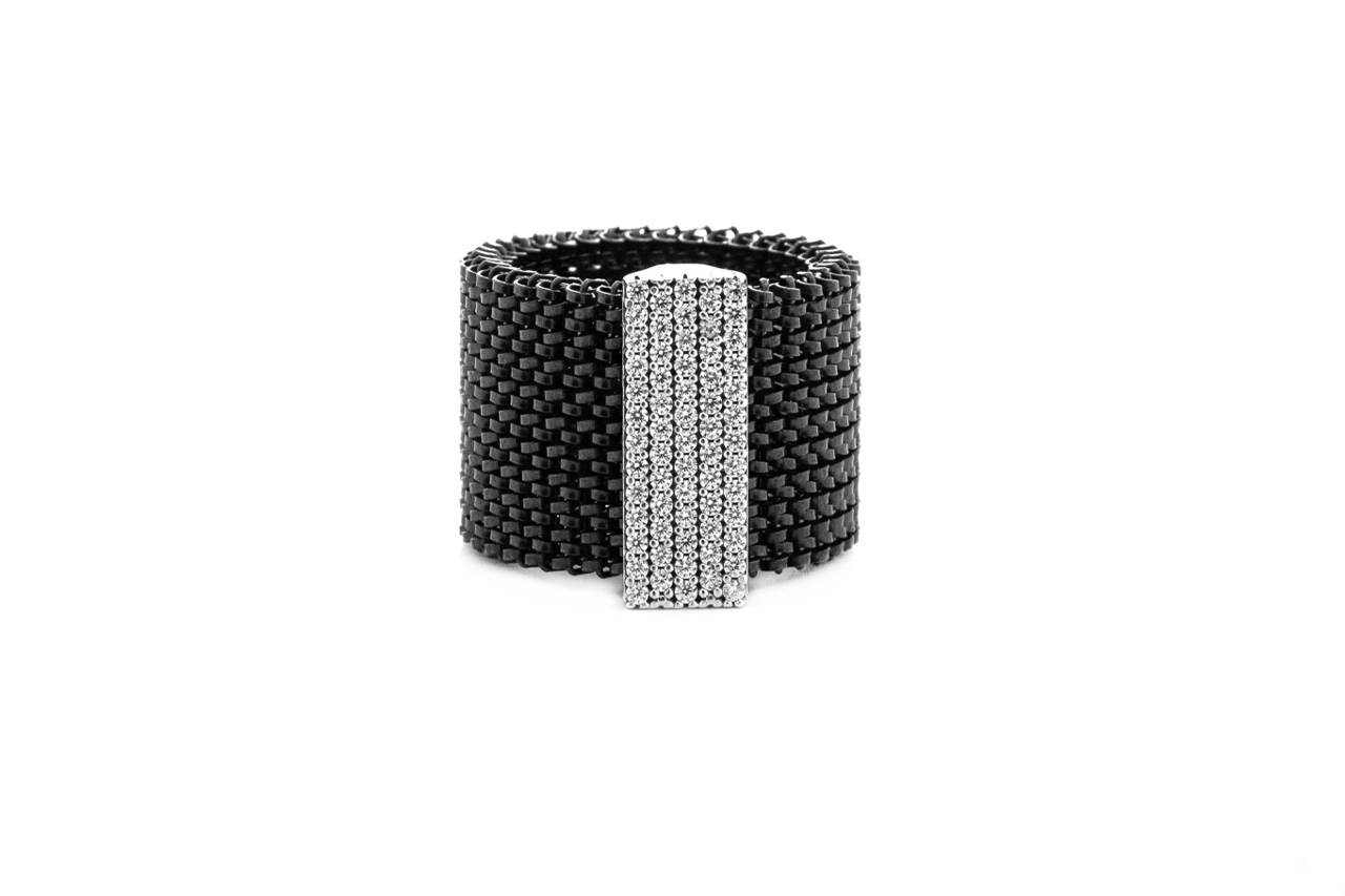 <b>Iconic Edge </b><br>Anello con pavé di zirconi