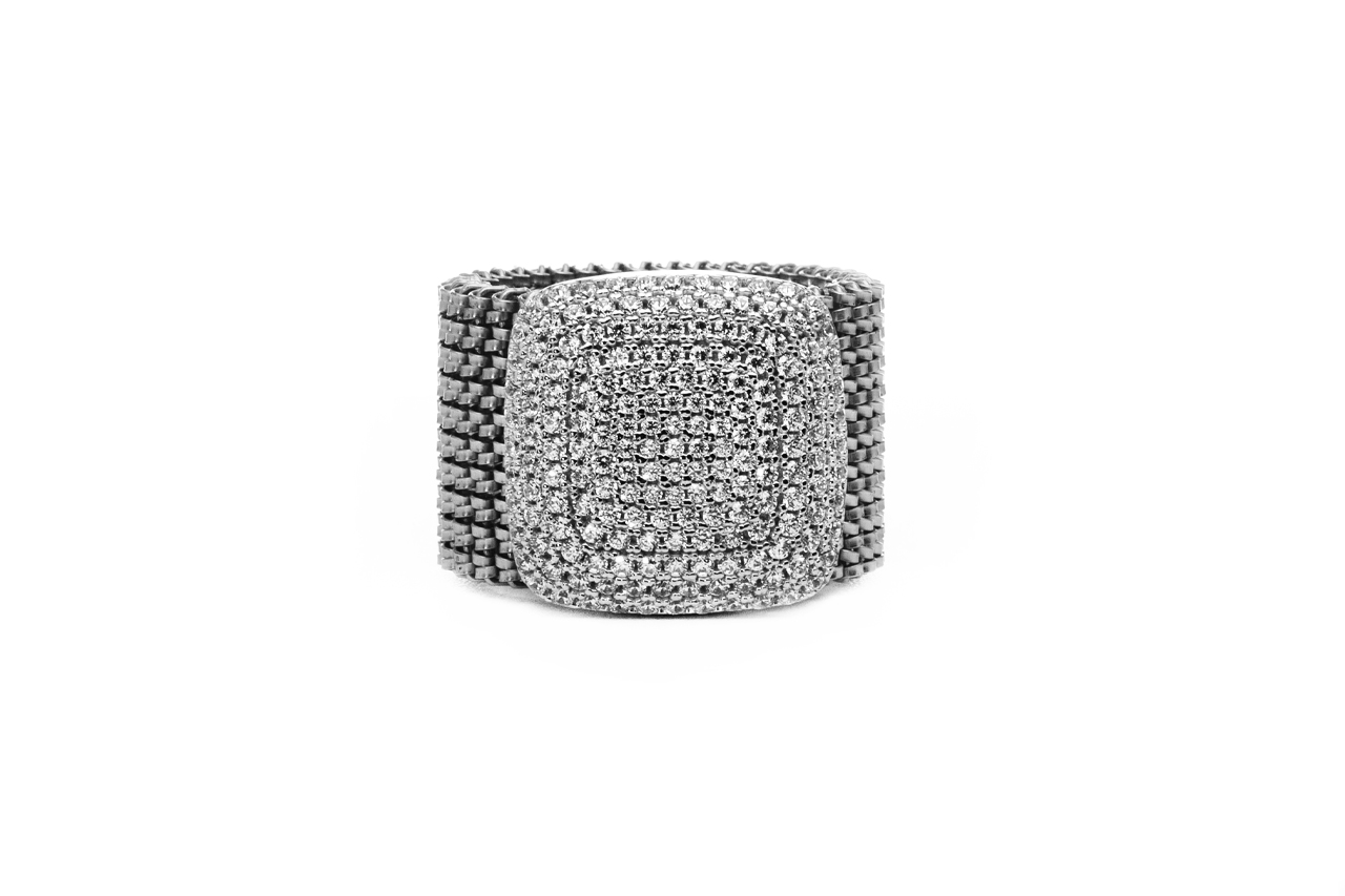 <b>Iconic Edge </b><br>Anello Bold con pavé di zirconi