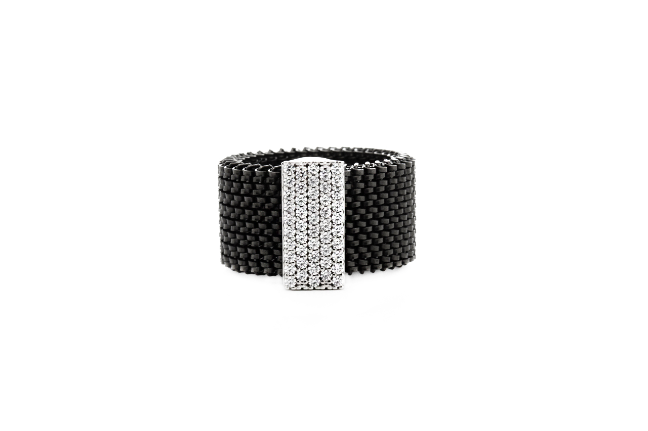 <b>Iconic Edge </b><br>Anello con pavé di zirconi